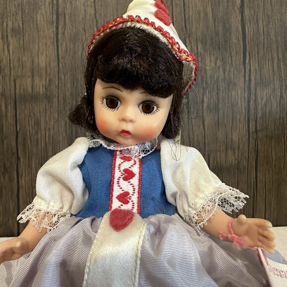 Madame Alexander 8" Doll QUEEN OF HEARTS Storyland 1988 Miniature Showcase - Picture 2 of 9